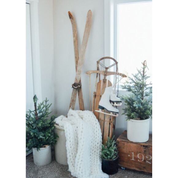 Ice Skates White Christmas Decor reidell Vintage Cozy Holiday party porch Wreath - Picture 4 of 11